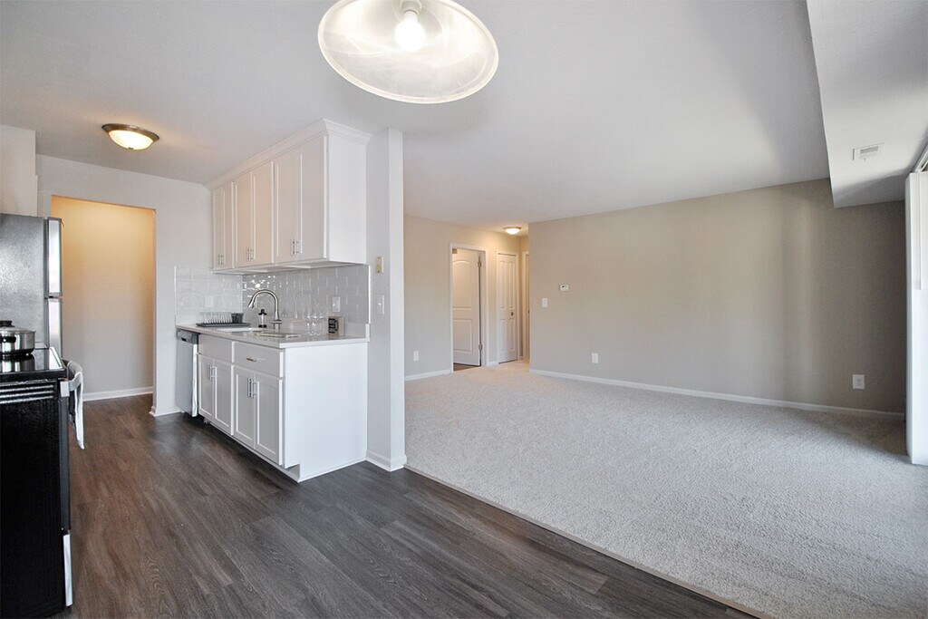 Canterbury Park Apartments in Livonia, MI