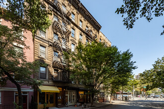 176 West Houston Street in New York, NY - Building Photo - Building Photo