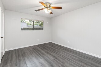 4011 Flint Creek Dr in Houston, TX - Building Photo - Building Photo