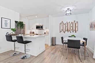 711 Forest Club Dr in Wellington, FL - Building Photo - Building Photo