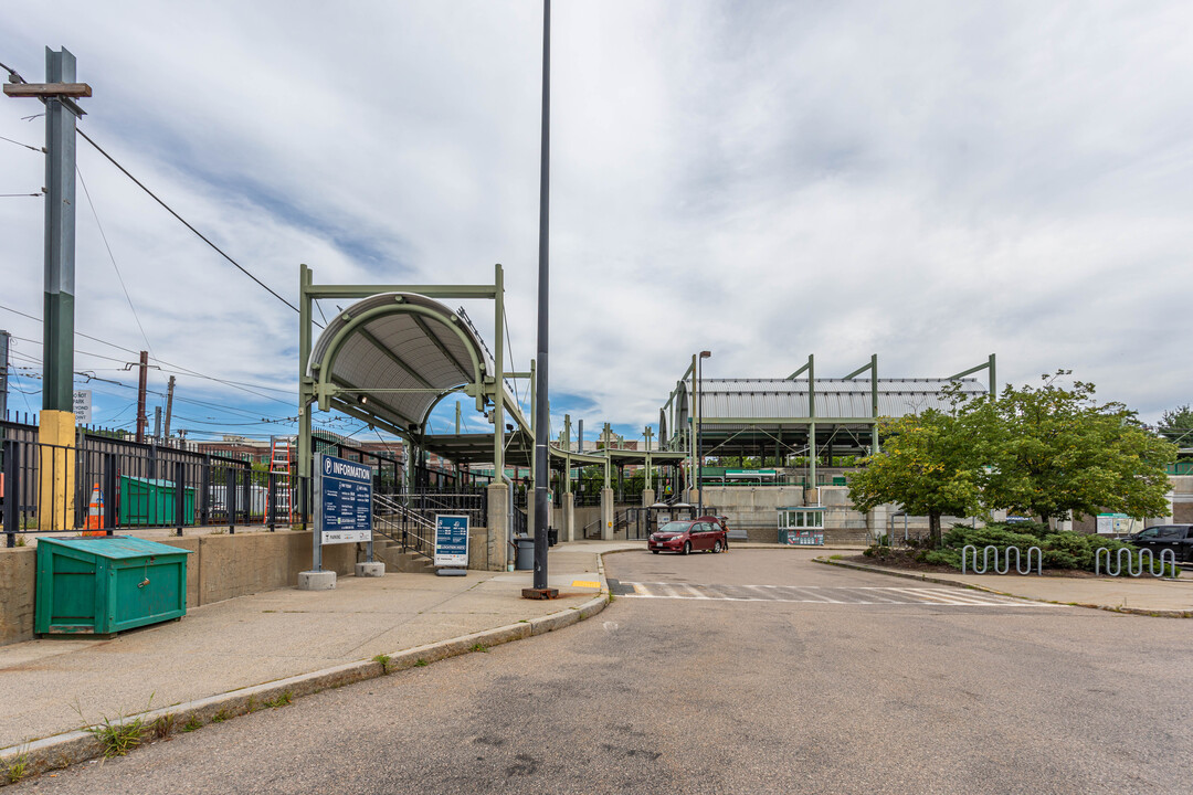 Station at Riverside in Newton, MA - Foto de edificio