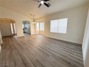1605 Woodward Heights Way in North Las Vegas, NV - Building Photo - Building Photo