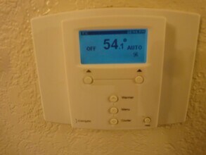 9149 Newhall Dr in Sacramento, CA - Building Photo - Building Photo