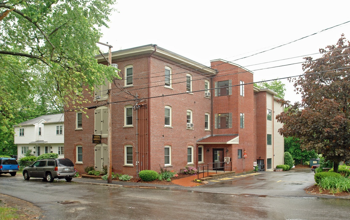 Eighteen Merrimack in Nashua, NH - Foto de edificio