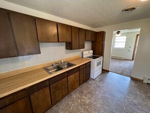 824-824.5-8245 W 11th St in Junction City, KS - Building Photo - Building Photo