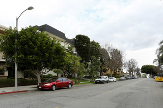 The Versailes in Long Beach, CA - Building Photo - Building Photo