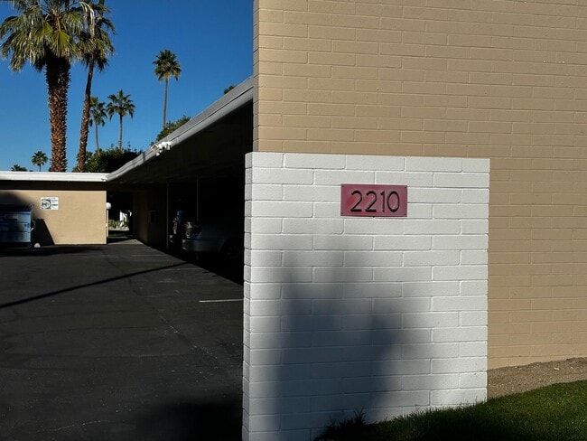 2210 S Calle Palo Fierro in Palm Springs, CA - Building Photo - Building Photo