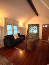 11 N Mountain Trail in Sierra Madre, CA - Foto de edificio - Building Photo