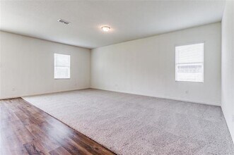 825 Cherry Blossom St in Anna, TX - Foto de edificio - Building Photo