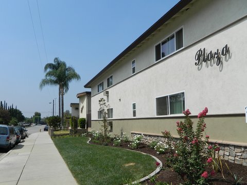 Plaza Manor in West Covina, CA - Building Photo