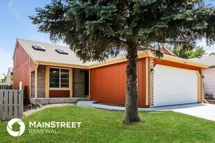 17976 E Bethany Dr in Aurora, CO - Building Photo