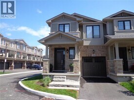 26 Walters Ln in Grimsby, ON - Building Photo