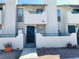 3751 Shirebrook Dr in Las Vegas, NV - Building Photo