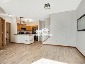 3542 Abercrombie Ln in Stillwater, MN - Building Photo - Building Photo
