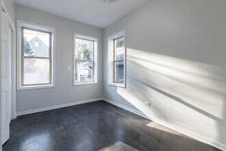 5134 N Oakley Ave in Chicago, IL - Building Photo - Building Photo