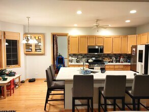 6322 Breton Lakes Dr in Willowbrook, IL - Building Photo - Building Photo