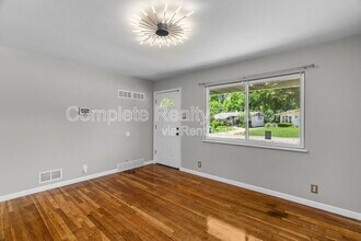 10320 Durness Dr in St. Louis, MO - Building Photo - Building Photo