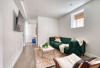 18 NW 22nd Pl in Portland, OR - Building Photo - Building Photo