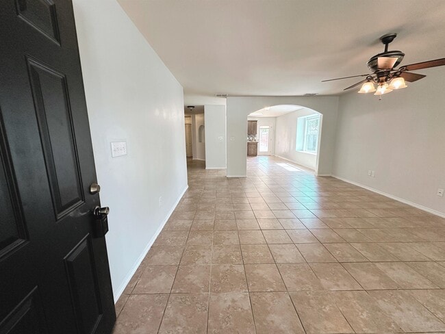 5516 Lost Hills Trail in Laredo, TX - Building Photo - Building Photo