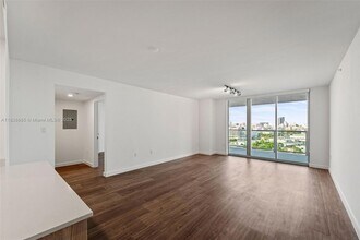 1500 Bay Rd in Miami Beach, FL - Building Photo - Building Photo