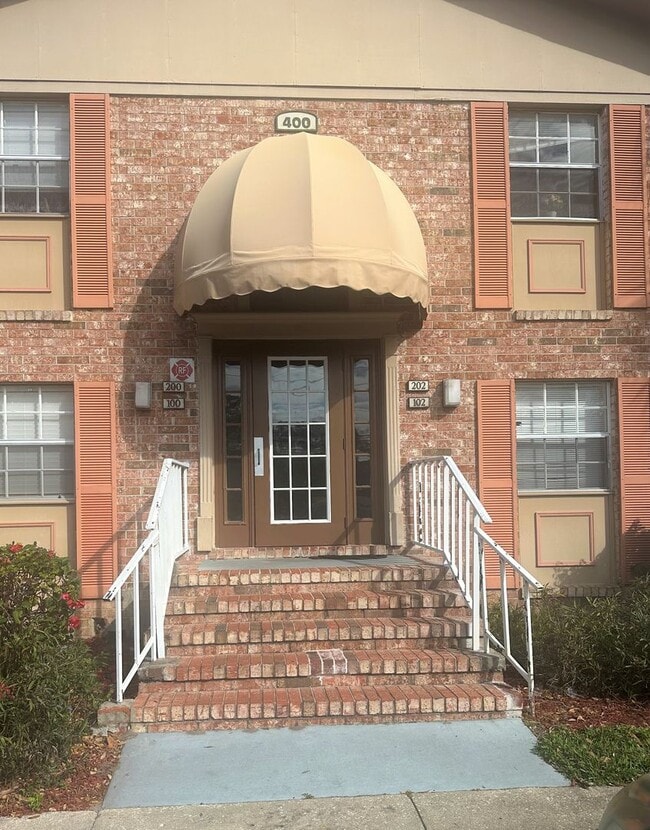 property at 400 Banyon Tree Cir