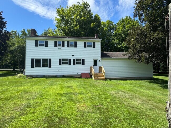 408 Hut Hill Rd in Bridgewater, CT - Building Photo - Building Photo