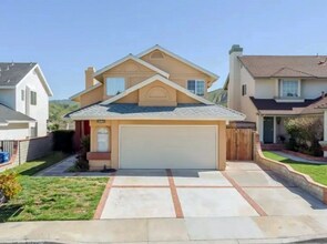 22821 Aspen Ct in Santa Clarita, CA - Building Photo - Building Photo
