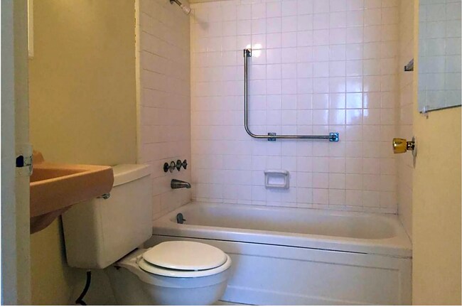 2921 New Walkertown Rd in Winston-Salem, NC - Building Photo - Building Photo