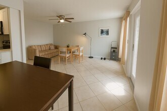 3076 Cornwall D in Boca Raton, FL - Building Photo - Building Photo