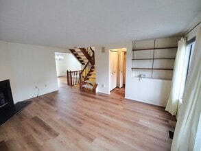 102 Sonnybrook Ct in Bethel Park, PA - Building Photo - Building Photo