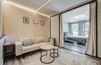 4641 Wild Indigo St in Houston, TX - Foto de edificio - Building Photo