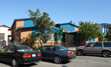 1600-1602 Cedar Ave in Long Beach, CA - Foto de edificio - Building Photo