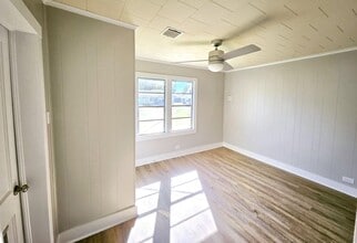 215 N Landry Dr in New Iberia, LA - Building Photo - Building Photo
