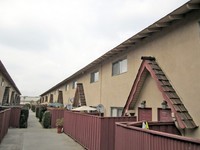 Greenwood Apartments in Montebello, CA - Foto de edificio - Building Photo