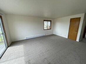 1371 SE 9th Ave in Oak Harbor, WA - Building Photo - Building Photo