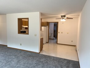 E8604 595th Ave, Unit 8608 in Elk Mound, WI - Foto de edificio - Building Photo