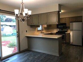 412 Colby Ct in Janesville, WI - Building Photo - Building Photo