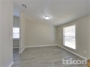 3183 Bee St E in Orange Park, FL - Foto de edificio - Building Photo