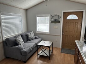 2580 NE Indian River Dr in Jensen Beach, FL - Building Photo