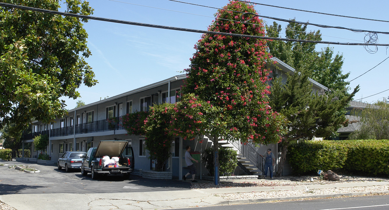 1983 Bonifacio St in Concord, CA - Foto de edificio