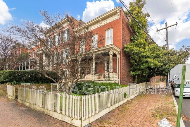 2201 E Broad St in Richmond, VA - Building Photo - Building Photo