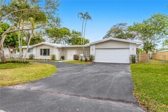 13905 SW 78th Ct in Palmetto Bay, FL - Building Photo - Building Photo