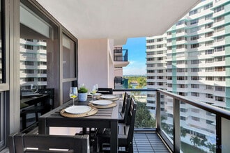 5225 Collins Ave in Miami, FL - Building Photo - Building Photo