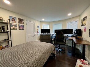 70 Stanley Ave, Unit 1 in Medford, MA - Building Photo - Building Photo