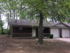 3327 N Detroit Ave in Russellville, AR - Building Photo