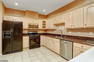 72 Emily Pl in Parsippany Troy Hills, NJ - Building Photo - Building Photo