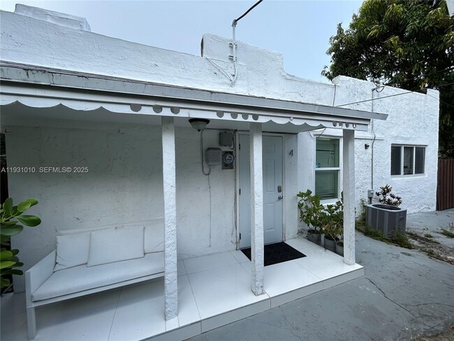 551 NW 41st St in Miami, FL - Building Photo - Building Photo