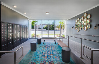 Candlewood North in Northridge, CA - Foto de edificio - Building Photo