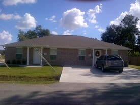 105 Boston Ave, Unit 105 in Nederland, TX - Building Photo