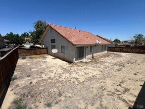 15571 Amber Pointe Dr in Victorville, CA - Building Photo - Building Photo